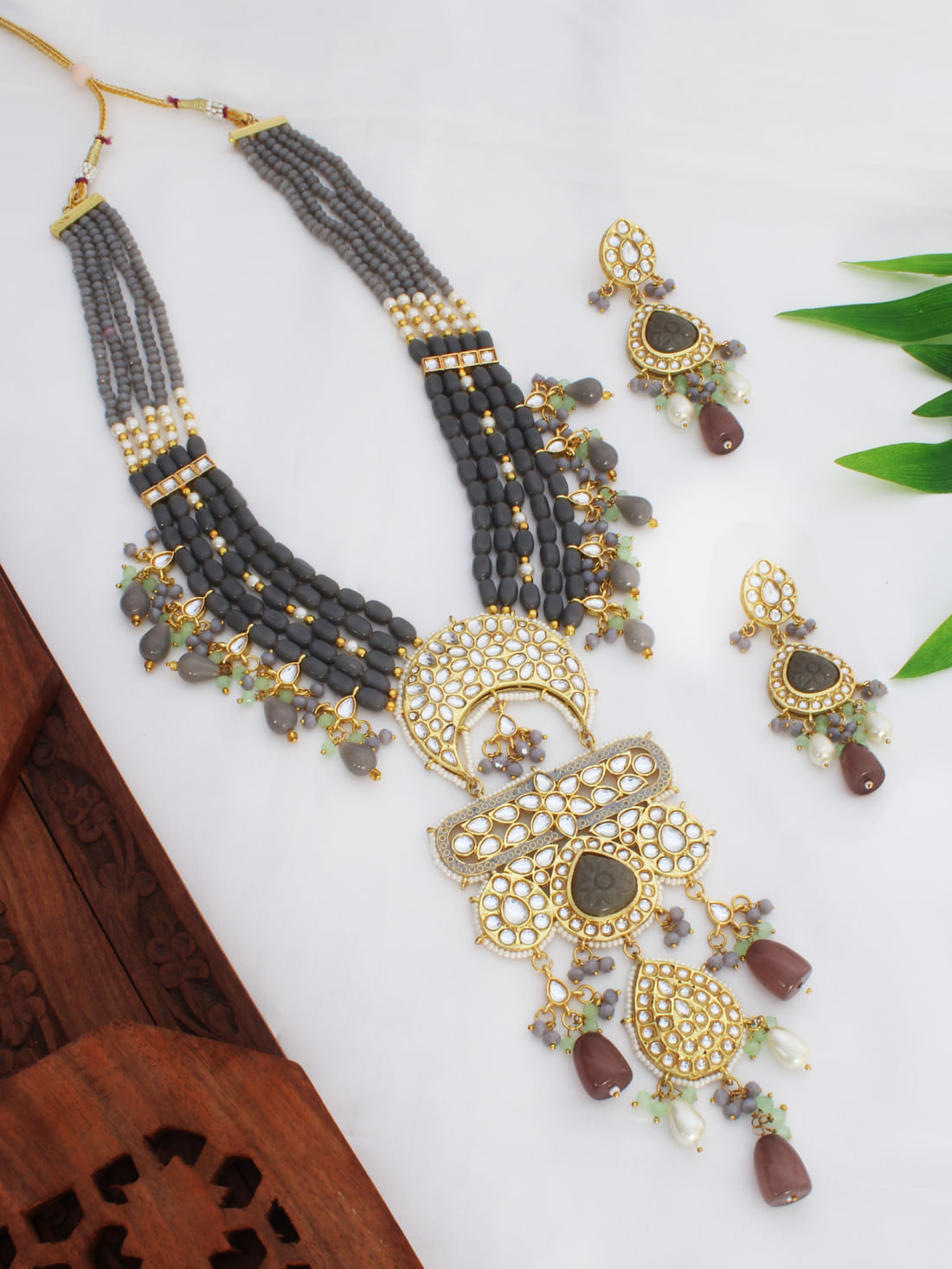 Brown Color Kundan Necklace Set